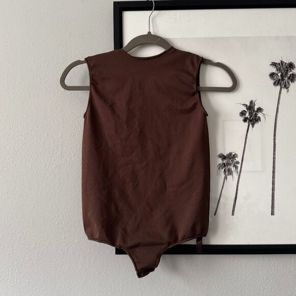 Skims | EUC Essential Sleeveless Crew Neck Thong Bodysuit in Brown Size L/XL - Picture 2 of 9